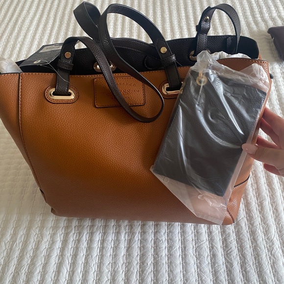 NWT GH Bass 3in1 Tote, Crossbody, Wristlet. Terracotta with dark brown accents - Picture 4 of 4